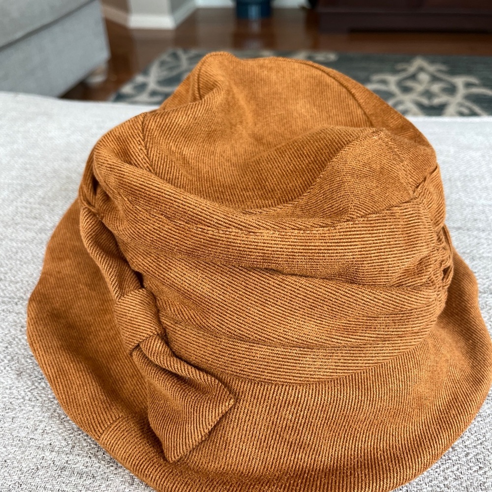 NWT Comhat Vintage Caramel Cloche Bucket Hat with Chin Strap and Drawstring, Med